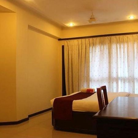 P M Regency Hotel Vadodara Buitenkant foto
