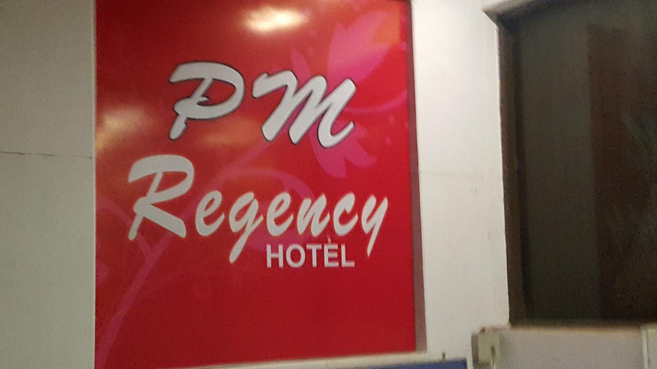 P M Regency Hotel Vadodara Buitenkant foto