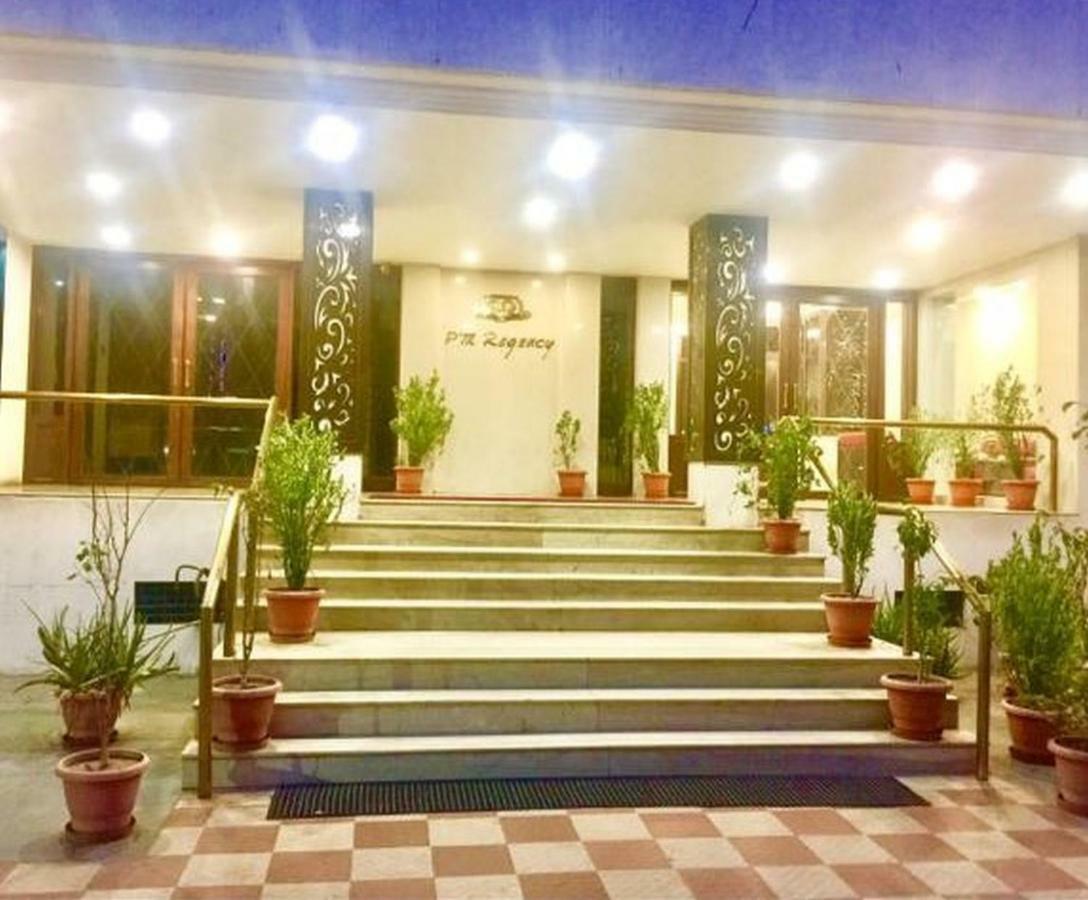 P M Regency Hotel Vadodara Buitenkant foto