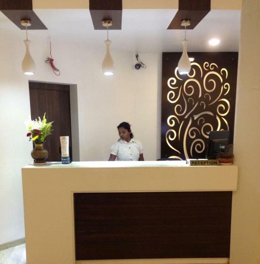 P M Regency Hotel Vadodara Buitenkant foto